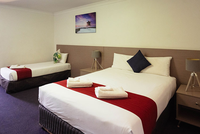 Mt Isa Queen + Single Motel Room